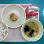 【悲報】市長さん肝いりの緑茶給食、大量に飲み残されてしまう・・・・・・・・・