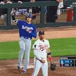 大谷翔平、第五打席でマルチ安打となるライト前ヒット！！！！！