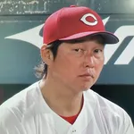 【悲報】広島・新井さん、何かを察して試合中に泣く