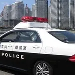 【感動】男さん「今捕まったらクビになる！見逃して！」警官「今回だけだぞ？」・・・・・・・・・