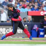 【悲報】岡本和真さん、本日4打数4三振