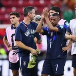 【悲報】予選敗退のウルグアイ、協会が帰りの飛行機をキャンセル「自腹で帰国せよ」ｗｗｗ