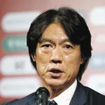 【悲報】韓国メディア、なぜか韓国代表監督にモザイクをかけてしまう