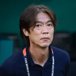 韓国サッカー監督へ「失せろ」「金返せ」 帰国の空港騒然…赤い悪魔の言い分「気持ちを分かって」