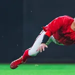 カープ大盛、超ダイビングキャッチ!Deファンから拍手が起こるスーパープレー!!