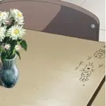 彡()()｢ファッ！？ワイの机に花瓶が置いてあるやんけ！｣