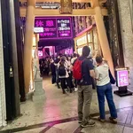【悲報】大阪の下品すぎるラブホさん、長蛇の列ができてしまうｗｗｗｗｗｗｗｗｗｗ