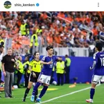 【悲報】ブラジル代表FWクーニャさん、勝利後に塩貝健人さんへ「5回優勝」ジェスチャーｗｗｗｗｗｗｗｗｗｗ