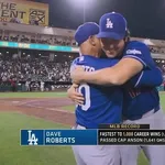 ドジャース4連勝でロバーツ監督が最速1000勝！1安打の大谷翔平も熱いハグ　打線9得点でお祝い