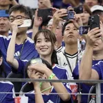 【衝撃】泉里香さん、W杯現地で夫・谷口彰悟さんと美男美女ハグショットwwwwwwwwww