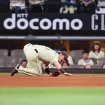 【日本ハム】清宮幸太郎が負傷交代 左膝打撲、八回の守備でアクシデント