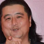 【悲報】無免許運転・信号無視で書類送検の長州小力さん、不起訴になってしまうwwwwwwwwww