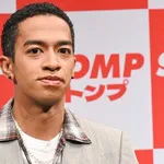 【困惑】草間リチャード敬太さん、公式インスタ開設で愛犬2ショットを初投稿wwwwwwwwww