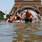 【悲報】「44℃…1000人死んだ」フランスさん「景観オラァ！」←これ・・・・・・・・・