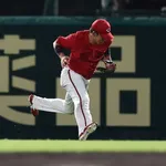 広島・野間峻祥 痛恨エラーで勝ち越し許してぼう然…佐藤輝の右前打が“3ラン”に