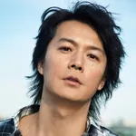 【悲報】福山雅治さん、全102曲ファン投票ベストの収録が上位10曲だけ・・・・・・・・・