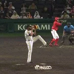 【阪神対広島13回戦】阪神　逆転勝ちで連敗２でストップ　佐藤輝明がプロ初１０度目猛打賞　強烈右前打で実質“ランニング本塁打”　村上がリーグ２位タイ７勝目