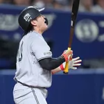 甲斐拓也、登録抹消