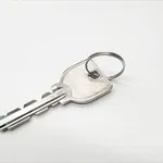 【悲報】アパート契約ワイ「鍵交換費20万って何ですか？」不動産屋「鍵を新しい物に交換したのです」・・・・・・・・・