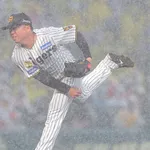 広島阪神戦、大雨でも定刻に試合開始「阪神園芸さん凄い」→雨の中で明暗分けた守備