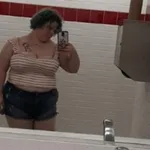 【画像】女性客がへそ出しセクシーすぎて食い放題レストランから追い出されるwwww 店員「他の客が迷惑だと言うので……」