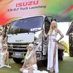 【画像あり】いすゞの納車式、セクシーすぎるｗｗｗｗｗｗｗｗ