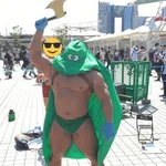 【画像あり】コミケで豊満な肉体を武器にしたコスプレイヤーが登場wwwwwwww
