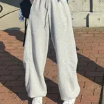 【画像】最新の女さん、みんなこのタイプのズボン履いてるwwwwwwwwww