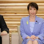 【悲報】高市早苗総理、働き過ぎで秘書官とは会話せず官房長官とはメモでやり取り。体調は芳しく無く「しんどい…」と漏らす…😭