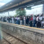 【衝撃】日本の駅さん、完全にインドになってしまうｗｗｗｗｗｗｗｗｗｗ