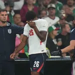【悲報】イングランド代表DFのレッドカード、何故か1試合ではなく2試合出場停止になってしまうww