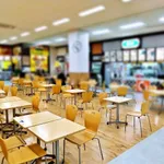 フードコート「うるさいです」「落ち着けません」「そもそも高いです」←お前らが行く理由