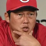 新井監督、カープ(チームWAR圧倒的最下位)を4位争いさせている〝名将〟説。