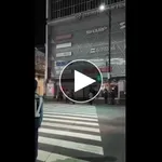 【衝撃】岡山駅前の暴走バイクさん、走行中に蹴り倒される・・・・・・・・・