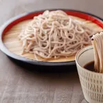 店でざる蕎麦とかざるラーメンとかざるうどん食うやつ