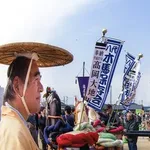 【衝撃】昔の九州、JSが生尻ふんどしで神輿を担ぐ祭りがあったwwwwwwwwww