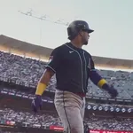 ドジャース・山本由伸、4回表1アウト一三塁からサードゴロの間に三塁が生還し先制点を許す…