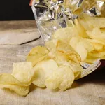 貧困家庭「子供に米を食べさせるため親はスナック菓子で我慢してる」