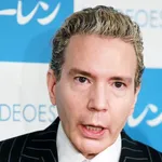 デーブ「佐藤二朗さんは楽屋にノックして入った。それはアポなしではない。週刊誌の悪意を感じる」