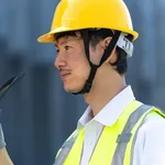 【悲報】工事現場の人ってヘルメット被ってるの意味なくね?wwwwwwwwww