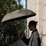 【悲報】日本人の日傘、海外で死ぬほどバカにされていたwwwwwwwwww