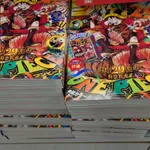 【悲報】カード屋さん「今週のジャンプ読めなくて困ってる?カード抜いた後のゴミなら無料でやるわw」wwwwwwwwww