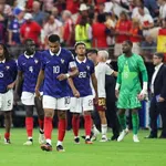 記者たち「フランス代表選手たちが来ないなぁ…」→関係者「みんな帰りましたよ」→記者「えぇ…」