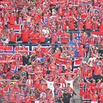 【衝撃】ノルウェー王宮前に約9万人が殺到「狂気とも言える光景だ」・・・・・・・・・