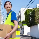 【悲報】Amazon配達員の女さん、荷物の扱いが雑すぎるとして炎上・・・・・・・・・