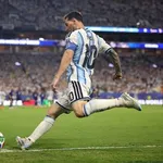 【衝撃】アルゼンチンさん、終盤2発でイングランドを逆転しメッシの右足で決勝進出wwwwwwwwww