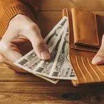 未だに現金オンリーの人