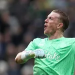 【悲報】イングランドGKピックフォードさん、キッカーの特徴を書いたボトルをアルゼンチン選手に発見される・・・・・・・・・