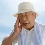 【悲報】お爺さん、遂にキレた👴💢「冷房高いから使うな！これ飲んで我慢するんじゃ！」・・・・・・・・・