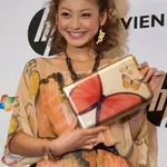 【衝撃】2児の母・西山茉希さん、大胆ビキニ姿の手形がセクシーすぎるｗｗｗｗｗｗｗｗｗｗ